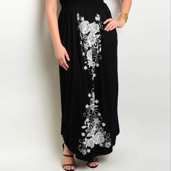 1X 1XL Plus Size Floral Print Smocked Maxi Dress - Picture 4 of 6